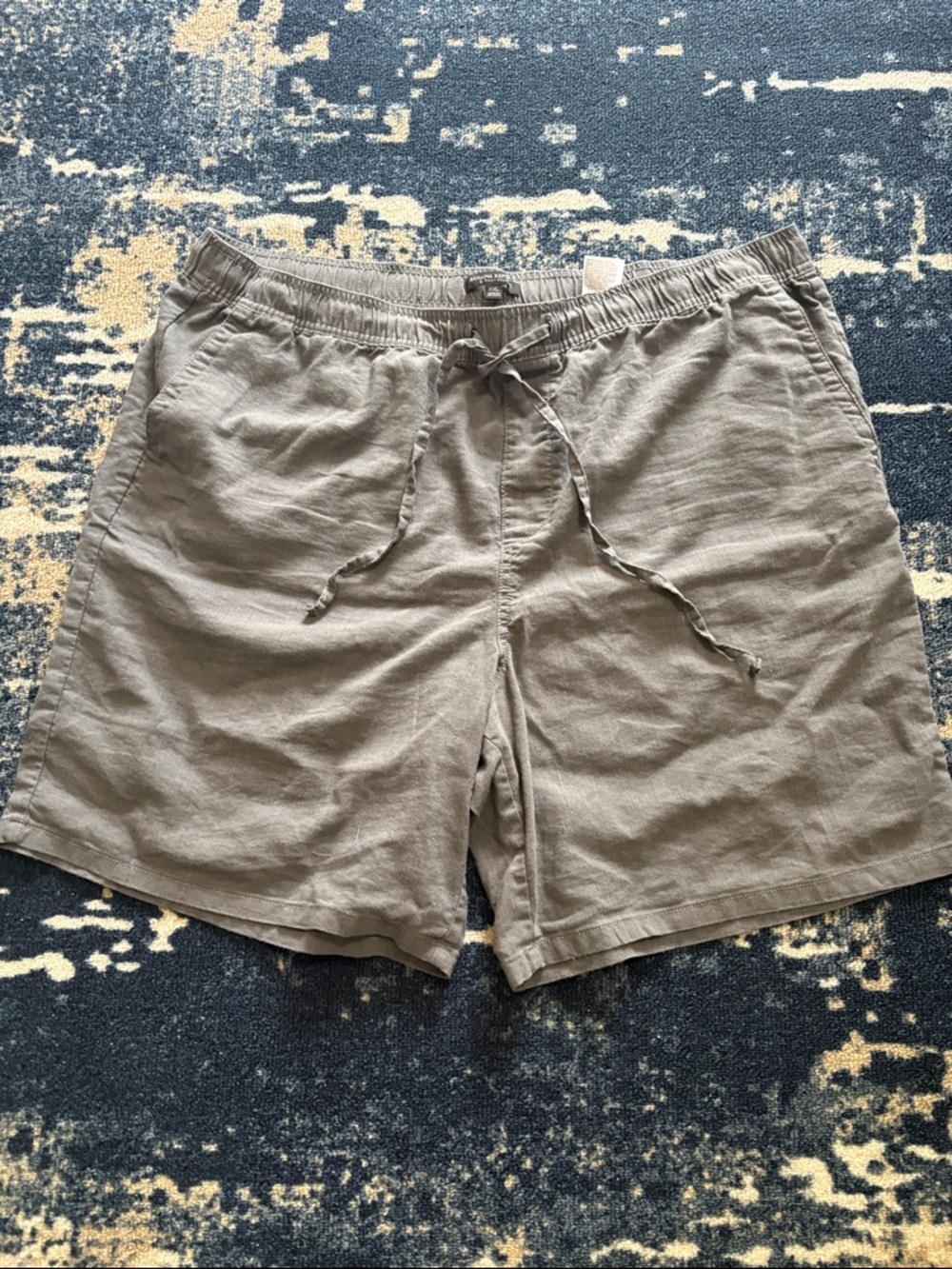 Banana Republic Men's Drawstring Linen-Blend Shorts - Gray